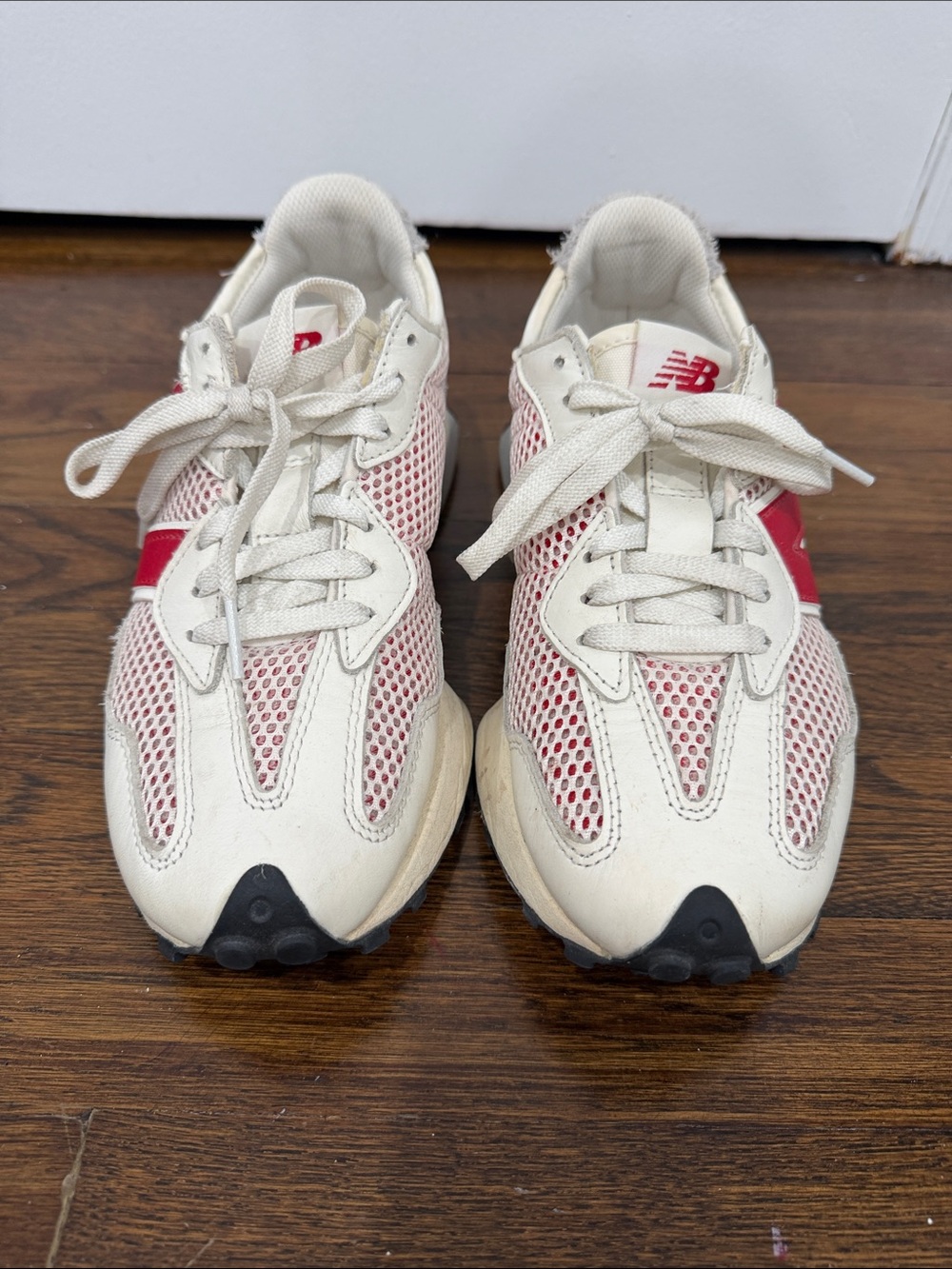 Men’s New Balance Cream & Red Mesh Sneakers - Picture 2 of 4